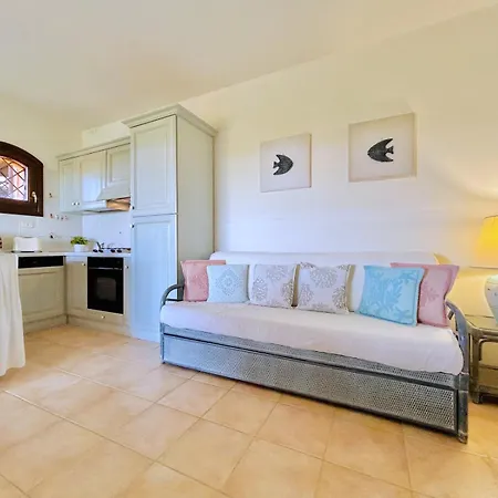 Sweet Three Bedroom With Garden And Pool بيت للعطل *