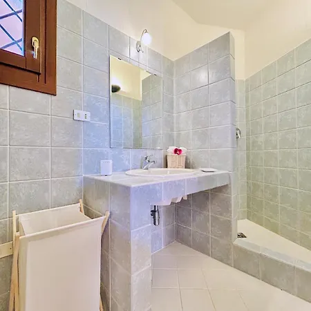 بيت للعطل Sweet Three Bedroom With Garden And Pool بايا سردينيا